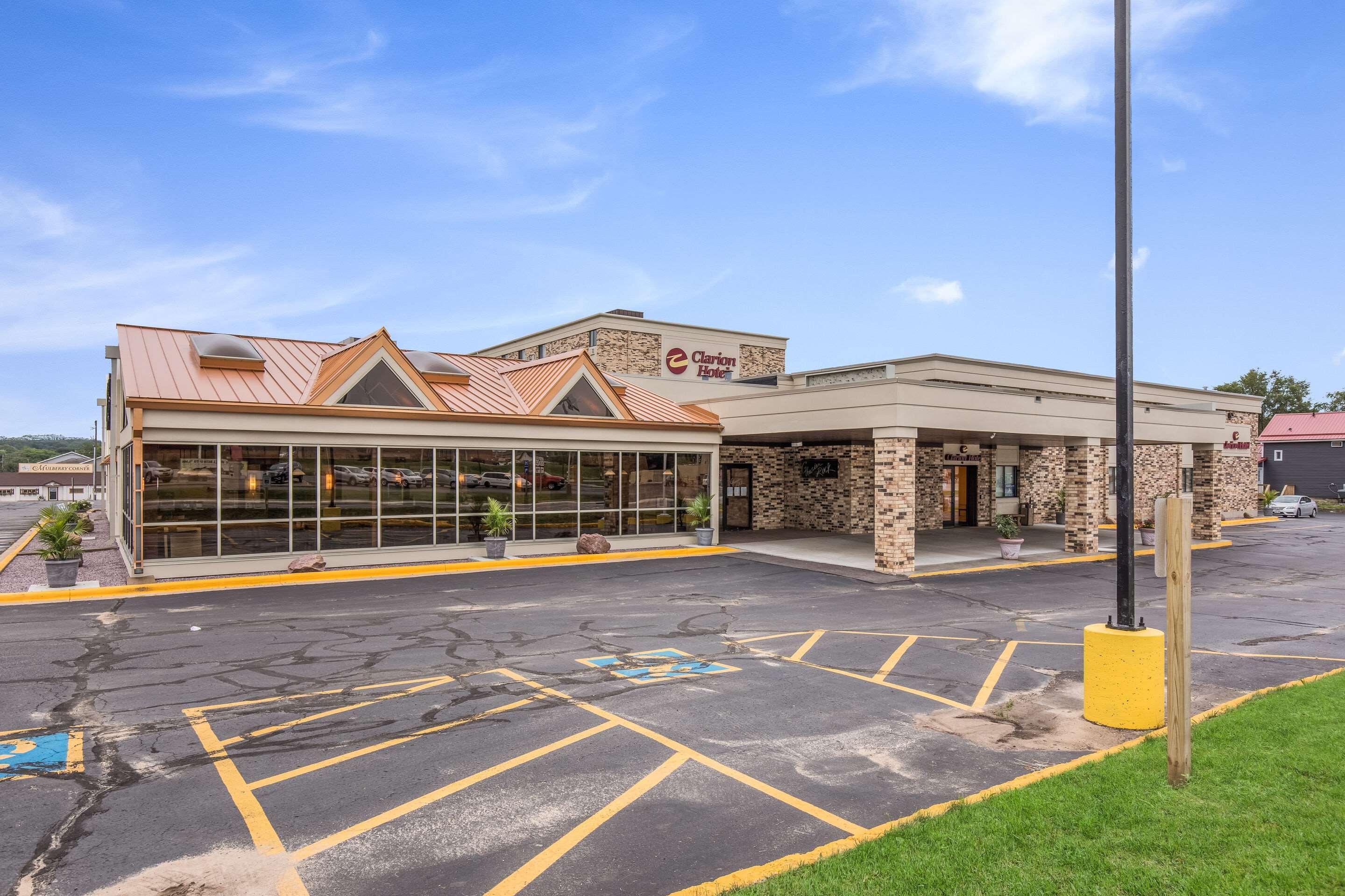 Americinn & Suites By Wyndham Baraboo Event Center Eksteriør billede