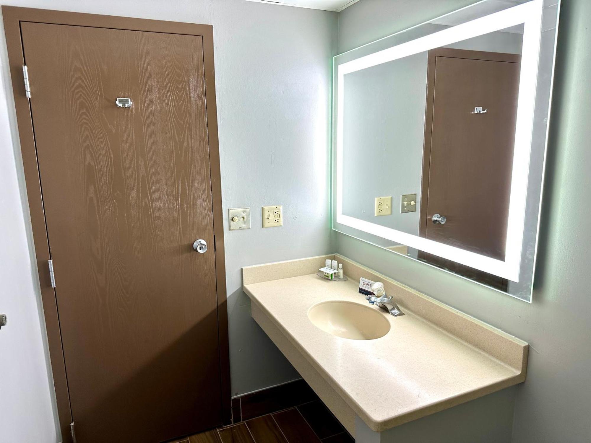 Americinn & Suites By Wyndham Baraboo Event Center Eksteriør billede