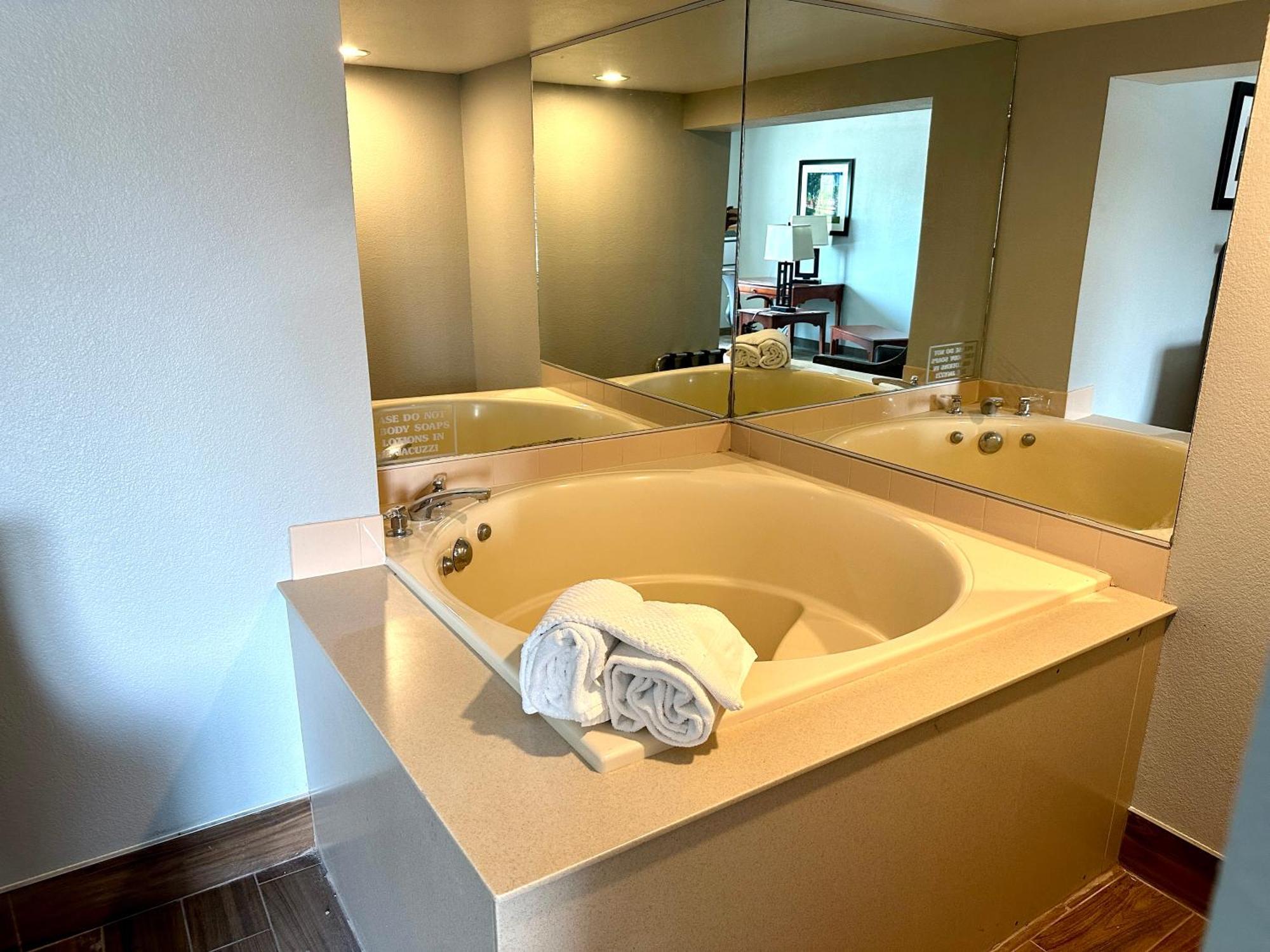 Americinn & Suites By Wyndham Baraboo Event Center Eksteriør billede